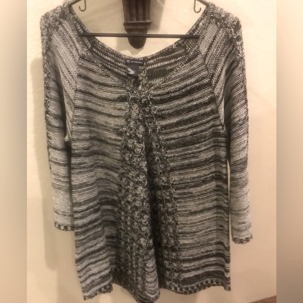 Sweater gently worn. 3/4 length sleeves.